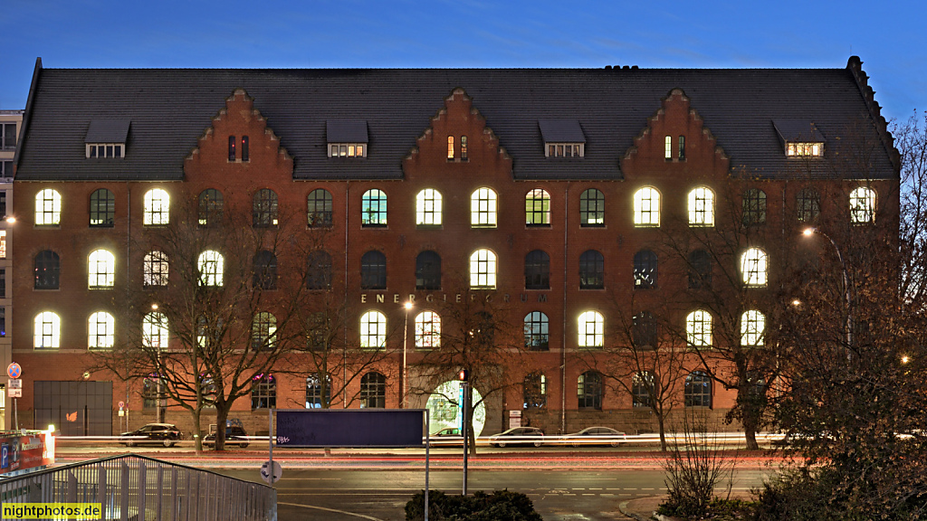 Berlin Friedrichshain. Energieforum Magazingebäude. Erbaut 1906-1908 von Reimer und Körte als Zentralmagazin der städtischen Gaswerke. Saniert 1999-2003 von Architekten Jentsch. Stralauer Platz 33-34