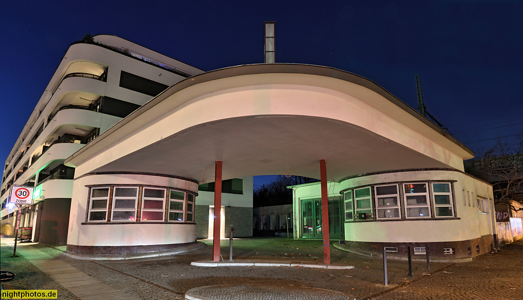 Berlin Halensee. Holtzendorff Garage. Erbaut 1928-1929 von Walter und Johannes Krüger als Garagenanlage mit Tankstelle und Werkstatt. Sanierung mit Neubau Wohn- und Geschäftshaus 2014-2015 von Feddersen Architekten. Heilbronner Strasse 12-13