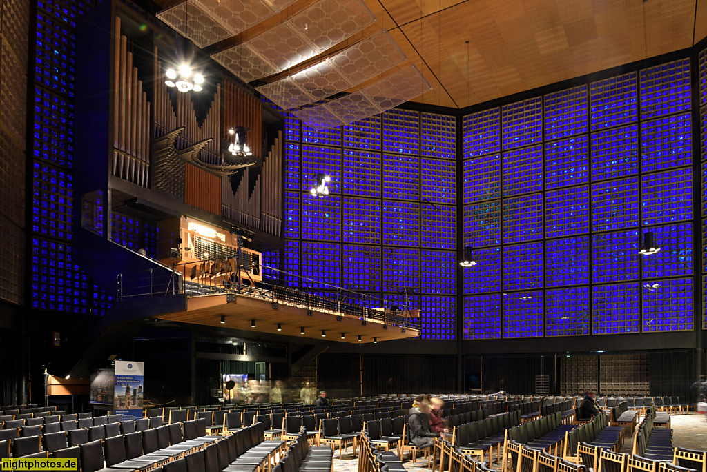 Berlin Charlottenburg. Kaiser-Wilhelm-Gedächtniskirche. Erbaut 1959-1963 von Egon Eiermann. Orgel erbaut 1958-1962 von Karl Schuke. Breitscheidplatz