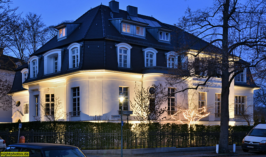 Berlin Grunewald. Villa. Baraschstrasse Ecke Gneiststrasse
