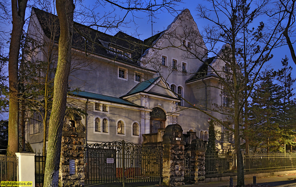 Berlin Grunewald. Villa Lampson erbaut 1898 von Zaar und Vahl für Kaufmann Walter Lampson. Umbau 1903 von W. Bröker. Baraschstrasse 12