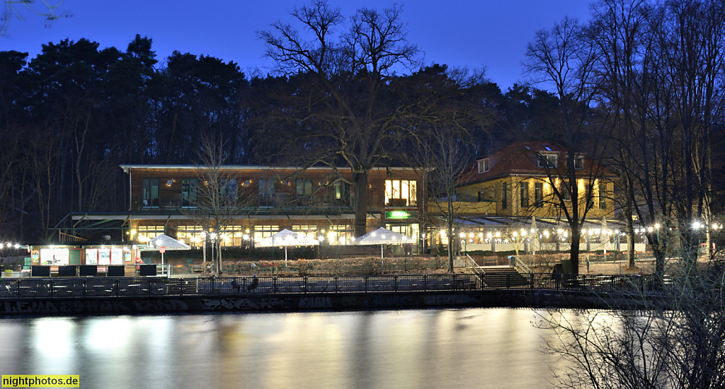 Berlin Schlachtensee. Restaurant Fischerhütte. Neubau und Altbau. Restauriert 2005. Namensgebung nach einer Fischersiedlung gegründet 1759