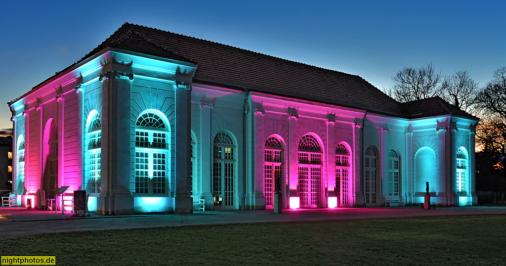 Oranienburg Schlosspark. Erbaut 1651-1655 von Johann Gregor Memhardt für Luise Henriette von Oranien im holländischen Klassizismus. Lusthaus im Schlossgarten. Illumination zum Parkfest 2023