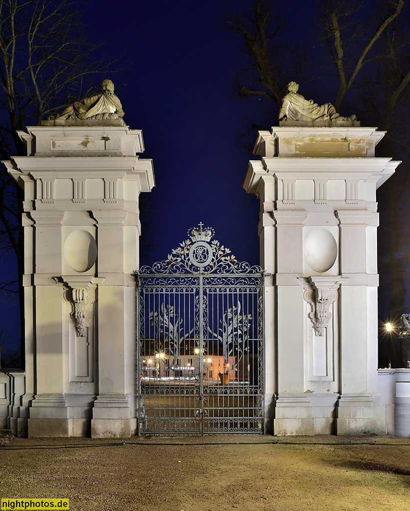 Oranienburg Schloss. Erbaut 1651-1655 von Johann Gregor Memhardt für Luise Henriette von Oranien. Portal zum Schlossgarten erbaut 1690 von Johann Arnold Nering für Kurfürst Friedrich III