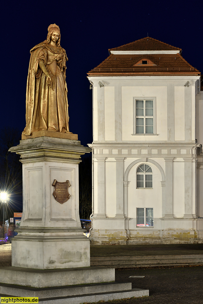 Oranienburg Schlossplatz. Denkmal für Luise Henriette von Oranien erschaffen 1858 vom Bildhauer Friedrich Wilhelm Wolff