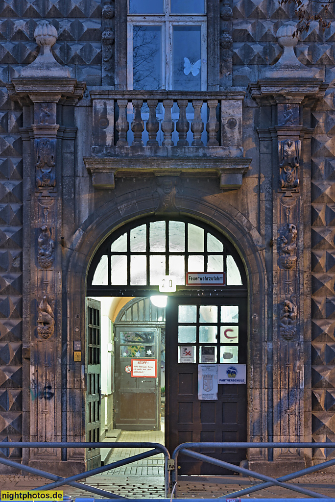 Berlin Friedrichshain. Hausburgschule und Staatliche Europaschule. Erbaut 1904-1906 von Ludwig Hoffmann als Gemeindeschule mit Diamantrustika. Hausburgstrasse 20