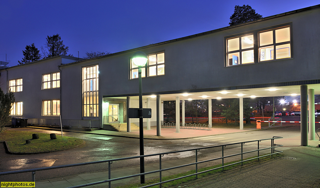 Berlin Dahlem. Quentin-Blake-Europa-Schule als Staatliche Europa-Schule Berlin. Erbaut 1953 als Thomas A. Roberts School für die US-Streitkräfte der Berlin Brigade am Hüttenweg