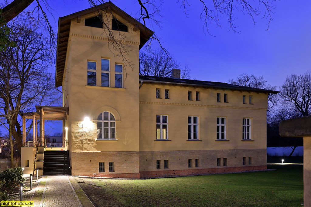 Berlin Niederschönhausen. Hofgärtnerhaus Nietner erbaut 1854 von Hofbaurat Johann Heinrich Strack als Wohnhaus. Instandsetzung 1998. Dietzgenstrasse 4