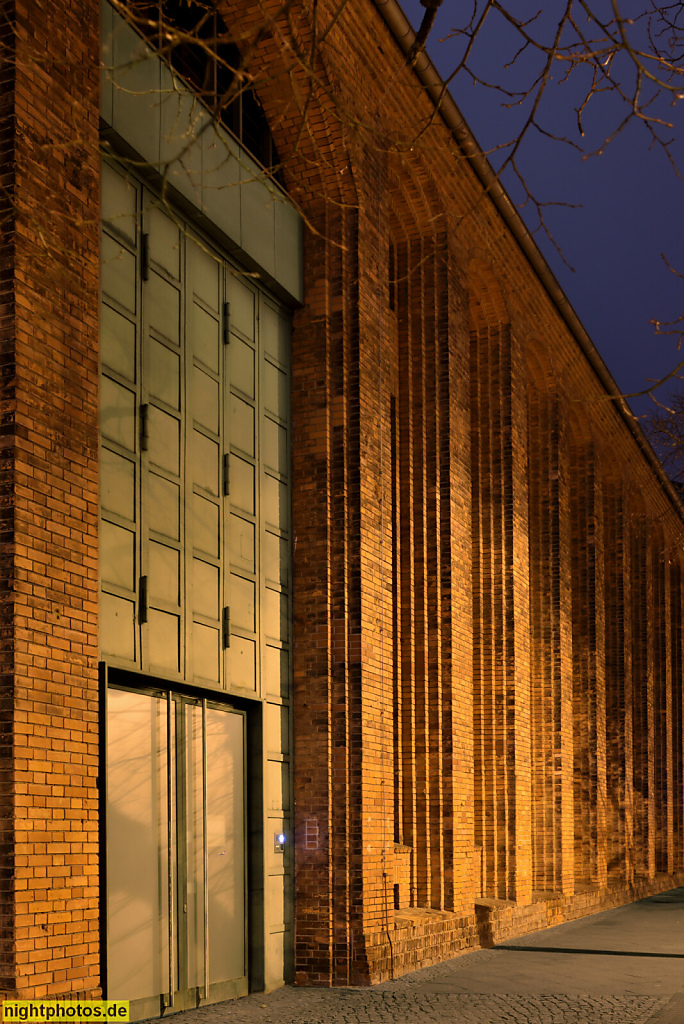 Berlin Wilhelmsruh. Ehemalige Produktionshalle des Umspannwerk Wilhelmsruh erbaut 1925-1927 von Hans Heinrich Müller für die BEWAG. Kopenhagener Strasse 83-89