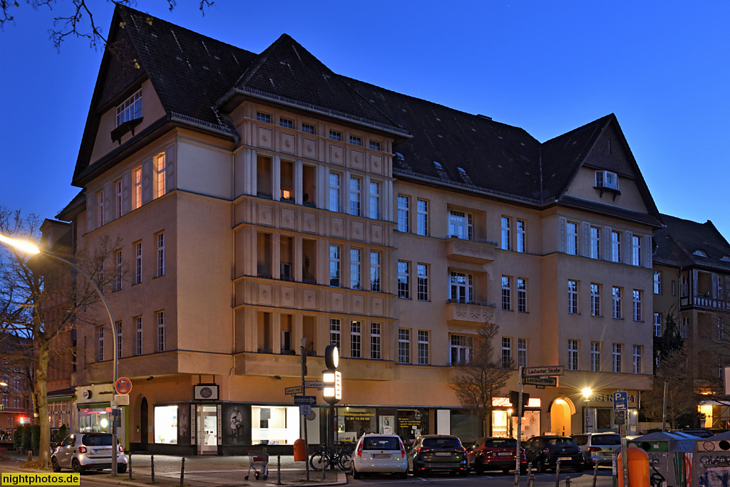 Berlin Wilmersdorf. Mietshaus erbaut 1911 von Carl Stock (Grundriss) und Paul Jatzow (Fassade). Landauer Strasse 16 Laubacher Strasse 43