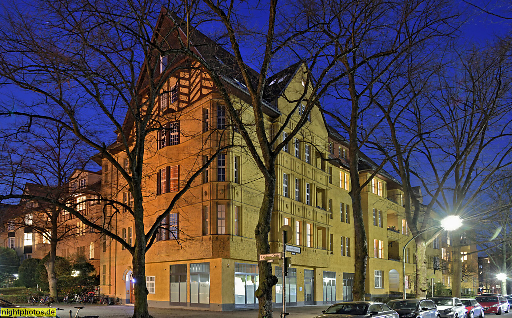 Berlin Wilmersdorf. Mietshaus erbaut 1911 von Franz Helding (Grundriss) und Paul Jatzow (Fassade). Landauer Strasse 9 Ahrweilerstrasse 30