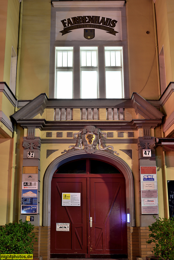 Berlin Steglitz. Farbenhaus Luzy Fisch. Wohn- und Geschäftshaus. Portal. Birkbuschstrasse 47