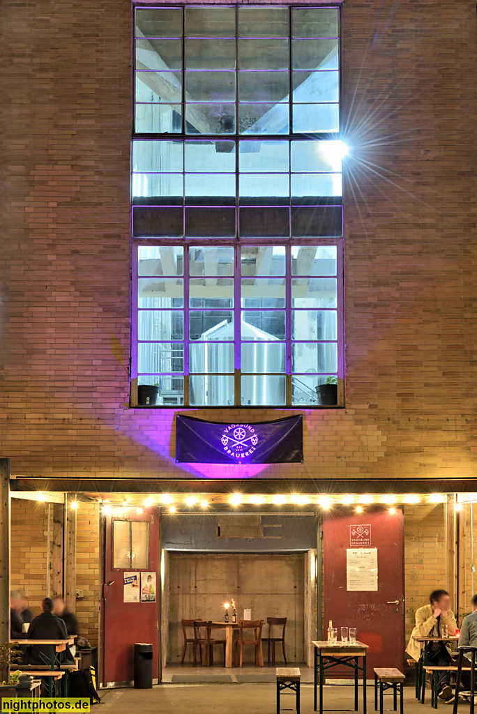 Berlin Wedding. Vagabund Brauerei mit Ausschank. Kesselhaus der Osram-Höfe. Gebäude 11. Erbaut 1937 von Waldemar Pattri. Oudenarder Strasse 16