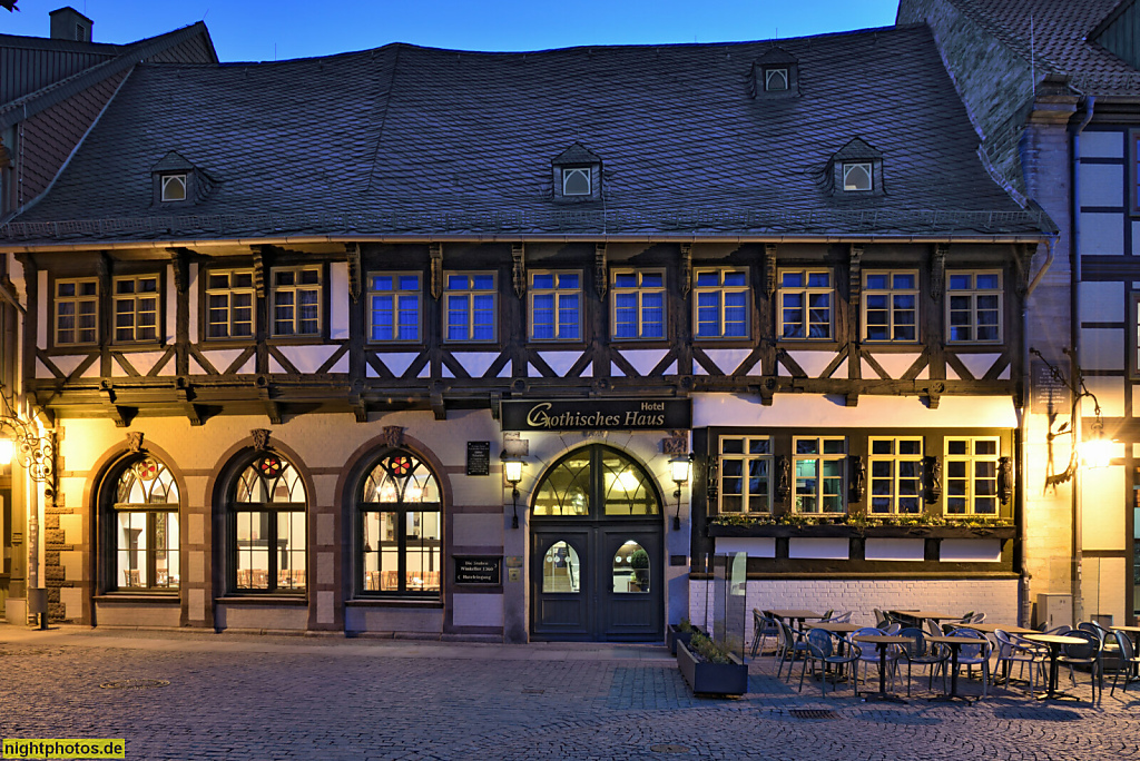 Wernigerode. Gothisches Haus. Erbaut 15. Jhdt als Patrizierhaus Adenbüttel. 1538 prunkvoll ausgebaut von Wilhelm Reifenstein d.J. Seit 1848 Gastwirtschaft. Restauriert 1992