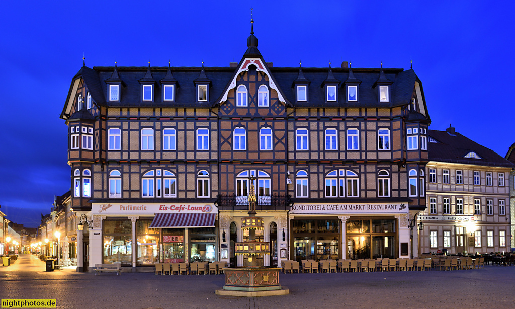 Wernigerode. Wohn- und Geschäftshaus Fachwerk mit gemauerten Ausfachungen. Eckerker und Spitzdachgauben. Marktplatz 6-8