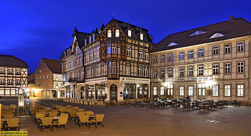 Wernigerode. Wohn- und Geschäftshaus Fachwerk mit gemauerten Ausfachungen. Eckerker und Spitzdachgauben. Marktplatz 6-8