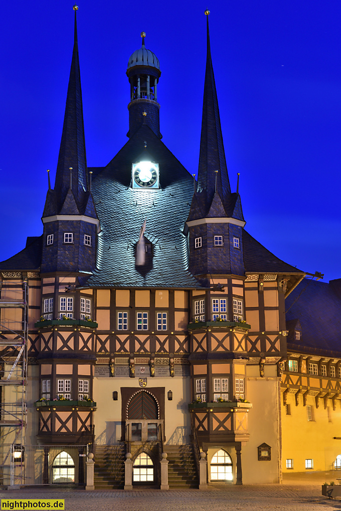 Wernigerode. Rathaus am Marktplatz. Erbaut 1427-1447 durch Umbau des Spielhauses von 1277. Figuren und Holzschmuck von Zimmermeister Thomas Hilleborch