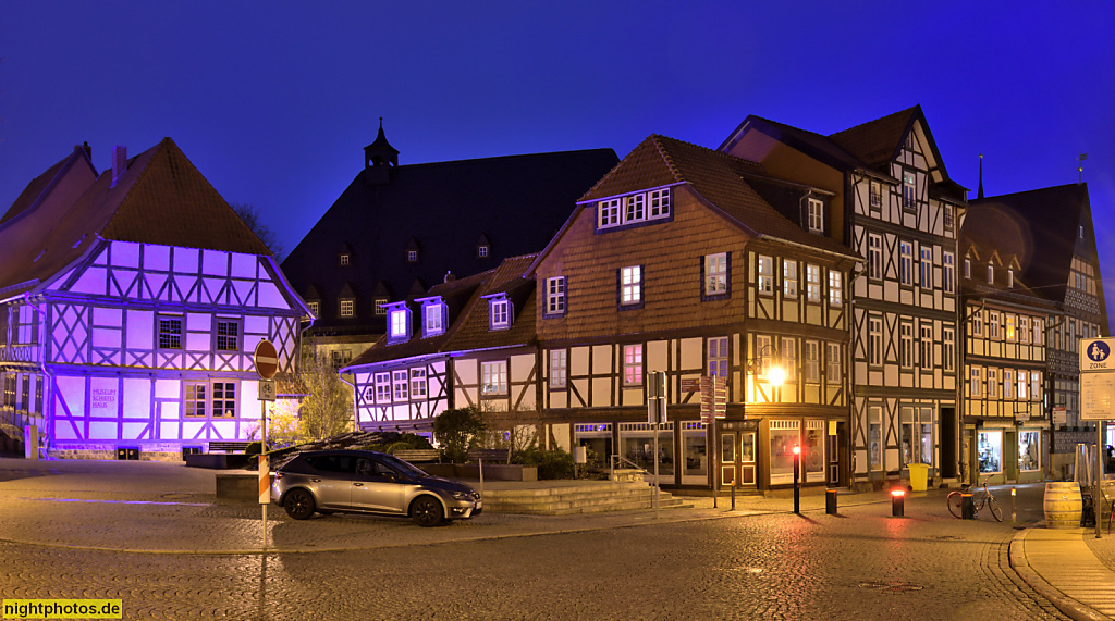 Wernigerode. 'Schiefes Haus' neu erbaut 1680 an der Klintgasse Ecke Marktstrasse. Davor symbolisch der ehemalige Mühlgraben. Heute Museum (links im Bild)