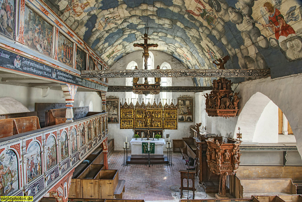 Wernigerode. St.Theobaldi-Kapelle erb 1400 von Graf Heinrich von Wernigerode. Tonnengewölbe. Barocke Bemalung 1636 von Michael Sperling. Spätgotisch geschnitzter Altar von 1420-1430