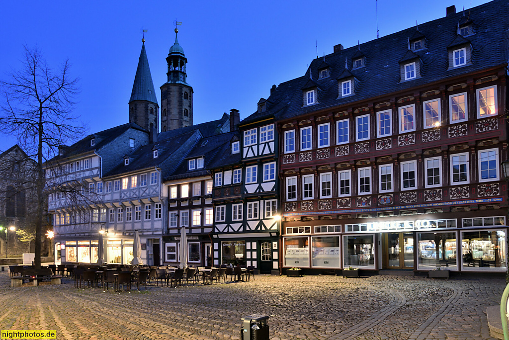 Goslar. Wohn- und Geschäftshäuser am Schuhhof 5-7 in Fachwerk mit vorkragenden Obergeschossen. Satteldächer mit Giebelgauben. Erbaut 17. Jahrhundert