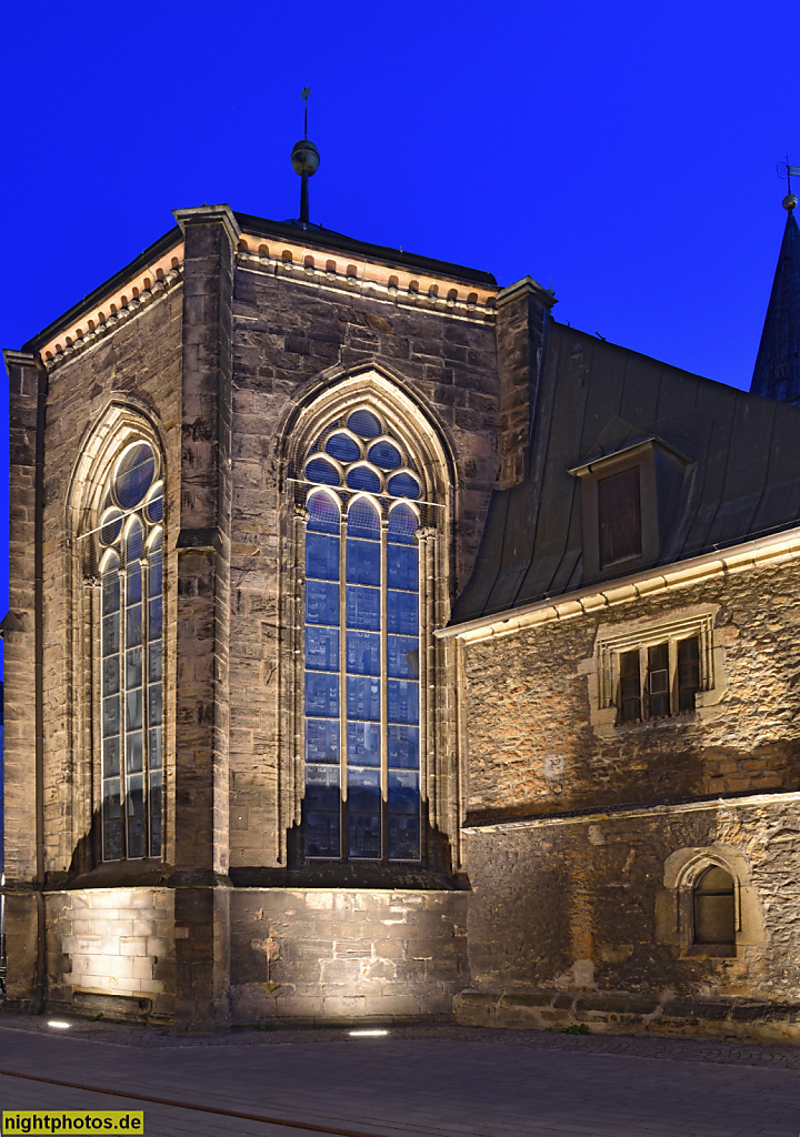 Marktkirche St. Cosmas und Damian seit 1151. Wiederaufbau nach Brand 1849. Apsis mit Chorraum. Fenster des Glaskünstlers Johannes Schreiter erschaffen 1992-2003