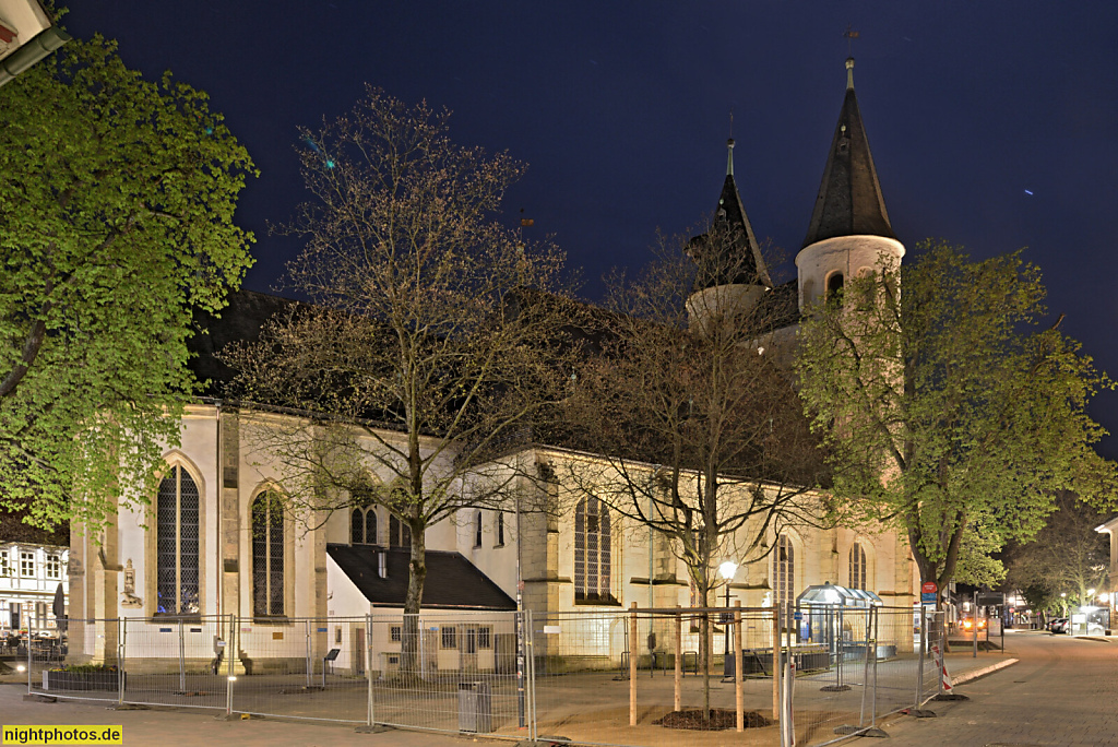 Goslar. Katholische St. Jakobi Kirche erbaut im 11. Jahrhundert als frühromanische Pfeilerbasilika. Umbau zur Hallenkirche 1506-1512. Langhaus mit Strebepfeilern