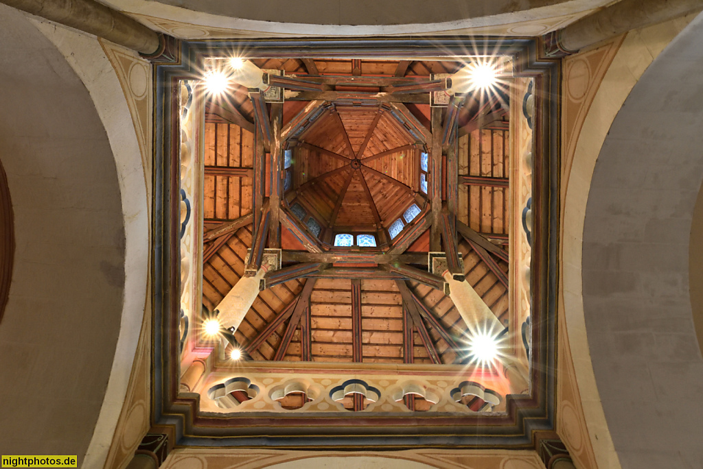 Goslar. Kaiserpfalz erbaut 1040-1050 von Baumeister Benno II. von Osnabrück für Kaiser Heinrich III. Ulrichskapelle erbaut im 12. Jahrhundert. Kuppel