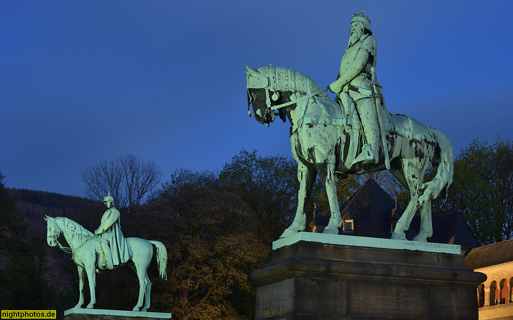 Goslar. Reiterstandbild von Kaiser Wilhelm I. und Kaiser Barbarossa erbaut 1900-1901 vor der Kaiserpfalz nach der Restaurierung 1868-1879