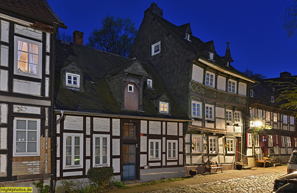 Goslar. Liebfrauenviertel. Häuserzeile in Fachwerk mit Schieferdach und Giebelgauben. Erbaut um 1614. Liebfrauenberg 7-9