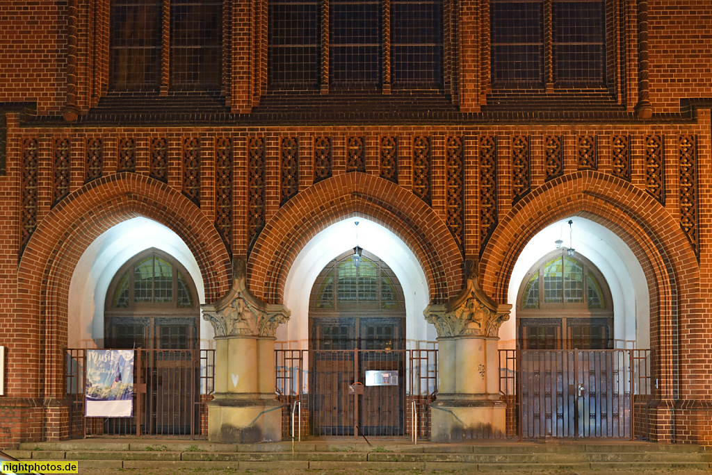 Berlin Friedrichshain. Hausburgviertel. Evangelisch Pfingstkirche erbaut 1906-1908 von Jürgen Kröger und Gustav Werner neugotisch. Petersburger Platz 5