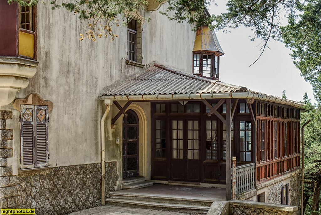 Griechenland Rhodos Profitis Ilias. Salakou. Ehemaliges Jugenderholungsheim. Ausser Betrieb. Erbaut 1932 als Hotel Elafina (ehemalig)