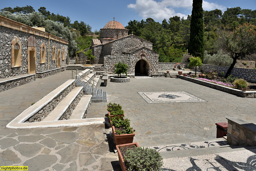 Rhodos. Laerma. Kloster Moni Thari. Byzantinisch erbaut im 14.-16.Jahrhundert. Verlassen nach 1916. Erneut bewohnt seit 1989. Innenhof