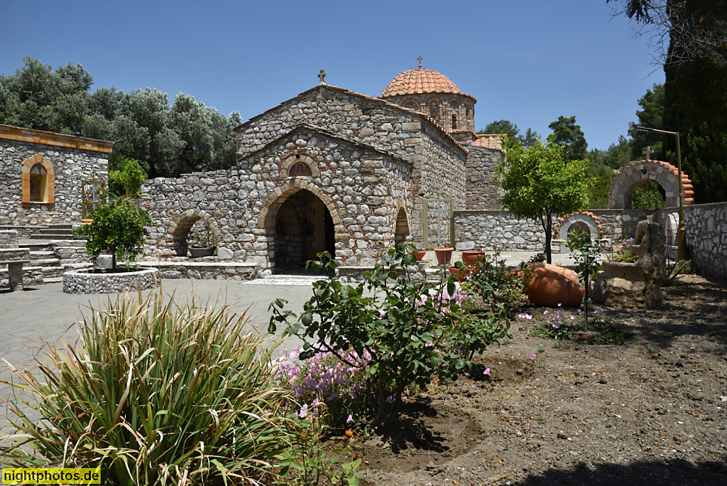 Rhodos. Laerma. Kloster Moni Thari. Byzantinisch erbaut im 14.-16.Jahrhundert. Verlassen nach 1916. Erneut bewohnt seit 1989. Innenhof