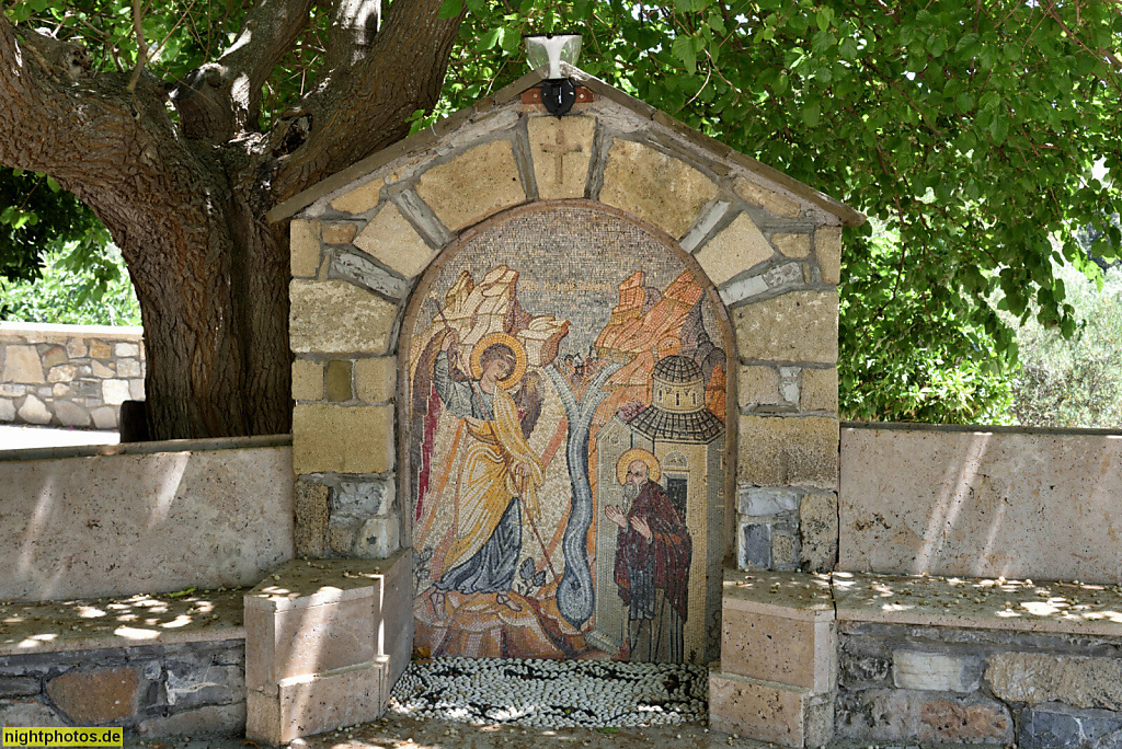 Rhodos. Laerma. Kloster Moni Thari. Byzantinisch erbaut im 14.-16.Jahrhundert. Verlassen nach 1916. Erneut bewohnt seit 1989. Gebetsstation mit Heiligenbild