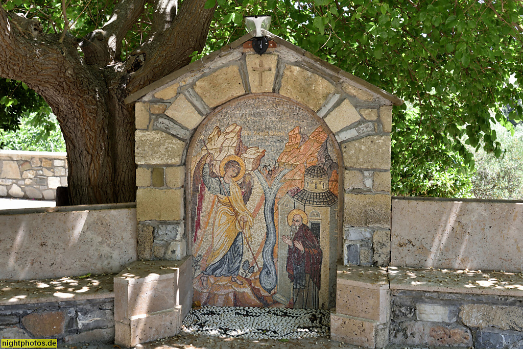 Rhodos. Laerma. Kloster Moni Thari. Byzantinisch erbaut im 14.-16.Jahrhundert. Verlassen nach 1916. Erneut bewohnt seit 1989. Gebetsstation mit Heiligenbild