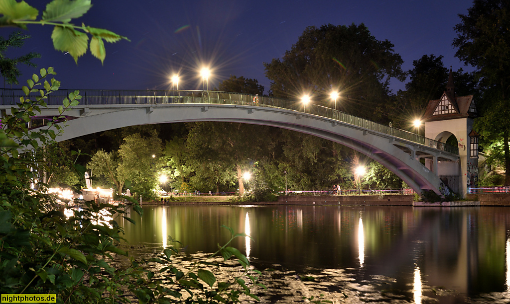 Berlin Alt-Treptow. Abteibrücke erbaut 1915-1916 über die Spree mit Brückenhaus von Architekt Friedrich von Emperger