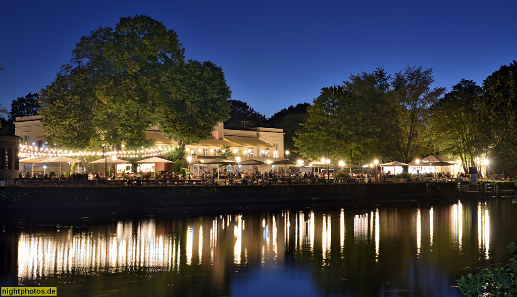 Berlin Alt-Treptow. Spreeufer am Zenner mit Biergarten. Erbaut 1821-1822 von Friedrich Wilhelm Langerhans. Wiederaufbau 1954-1956 von Hermann Henselmann. Alt-Treptow 15-17