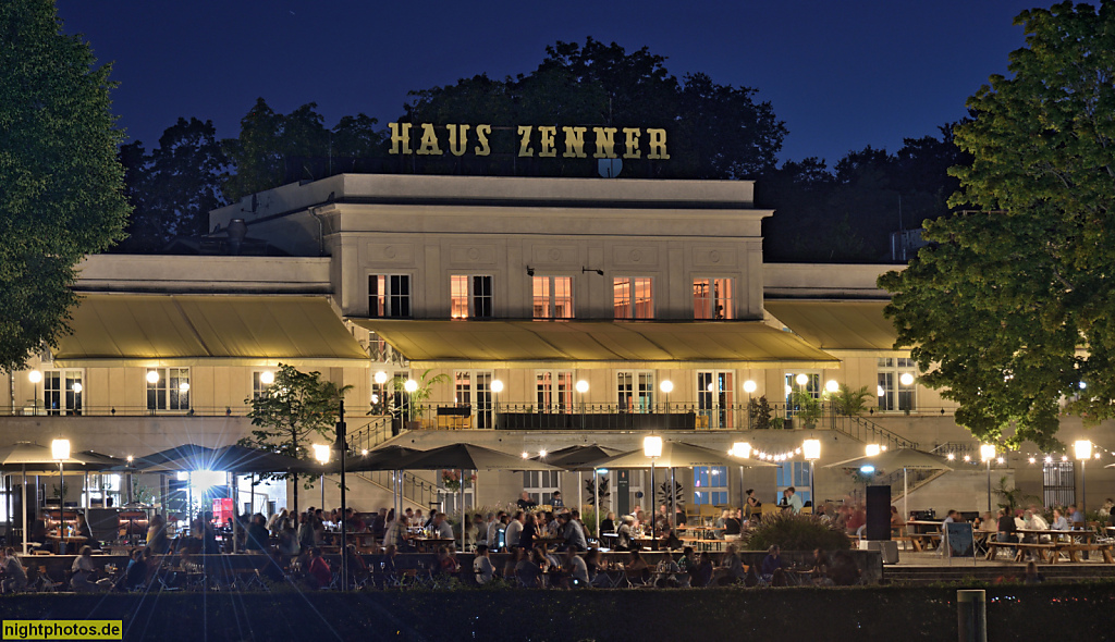 Berlin Alt-Treptow. Spreeufer am Zenner mit Biergarten. Erbaut 1821-1822 von Friedrich Wilhelm Langerhans. Wiederaufbau 1954-1956 von Hermann Henselmann. Alt-Treptow 15-17