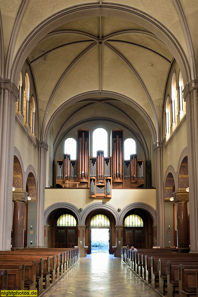 Berlin Mitte Wedding. Katholische St. Joseph-Kirche. Erbaut 1907-1909 von Wilhelm Rincklake und Wilhelm Frydag als neoromanische Basilika. Orgel erbaut 1981 Wolfgang Eisenbarth. Müllerstrasse 161