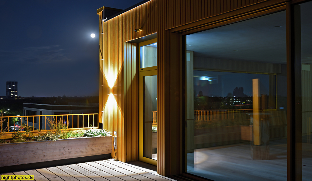 Berlin Tempelhof. Atelier Gardens. 'Haus 1'. Erbaut 1995. Umbau 2021 von Hirschmüller Schindele Architekten mit Dachterrasse