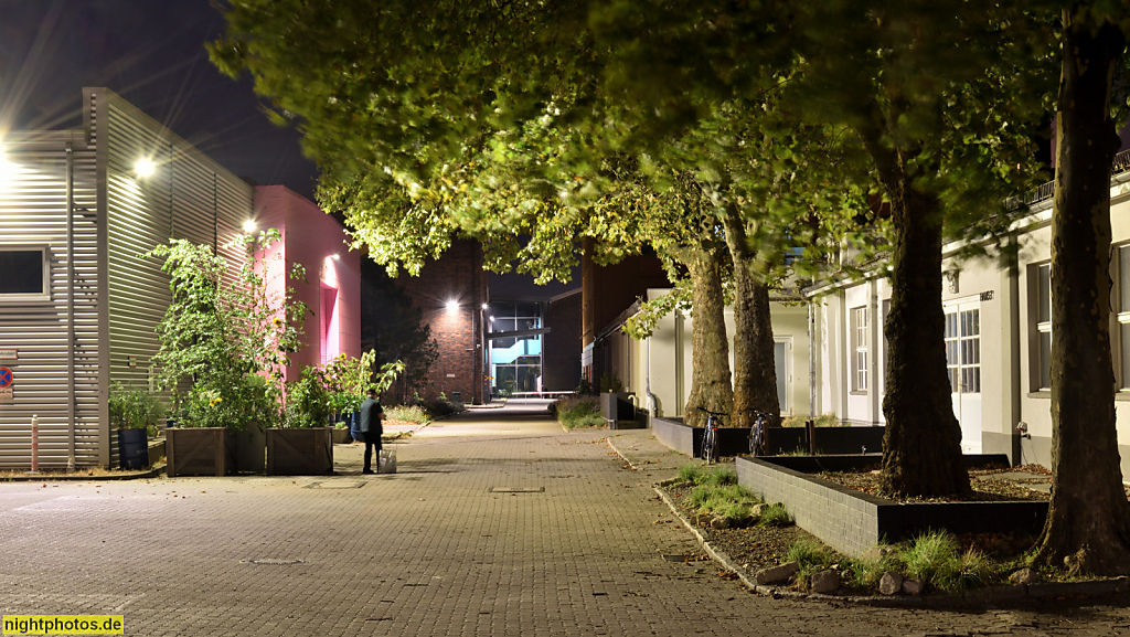 Berlin Tempelhof. Atelier Gardens. Erbaut ab 1912 als Filmstudio. Seit 1917 UFA. Umbau ab 1931 zu Tonfilmstudios von Architekt Otto Kohtz. Seit 1964 Berliner Union Film. Umbau 2021 von Architekten MVRDV. Oberlandstrasse 26-35