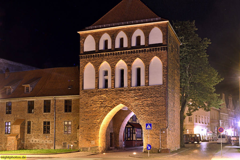 Stralsund. Altstadt. Kniepertor. Stadttor erbaut 1293 als Ziegelbau. Torbauwerk der Stadtbefestigung. Umbau in Wohnraum 1967