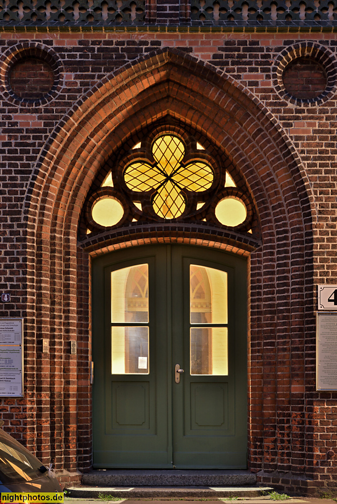 Stralsund. Altstadt. Wohnhaus neugotisch erbaut 1875 von Ernst von Haselberg als Realschule. Nach WK2 bis 2005 Berufsschule Karl Krull. Saniert 2012-2013. Bleistrasse 4