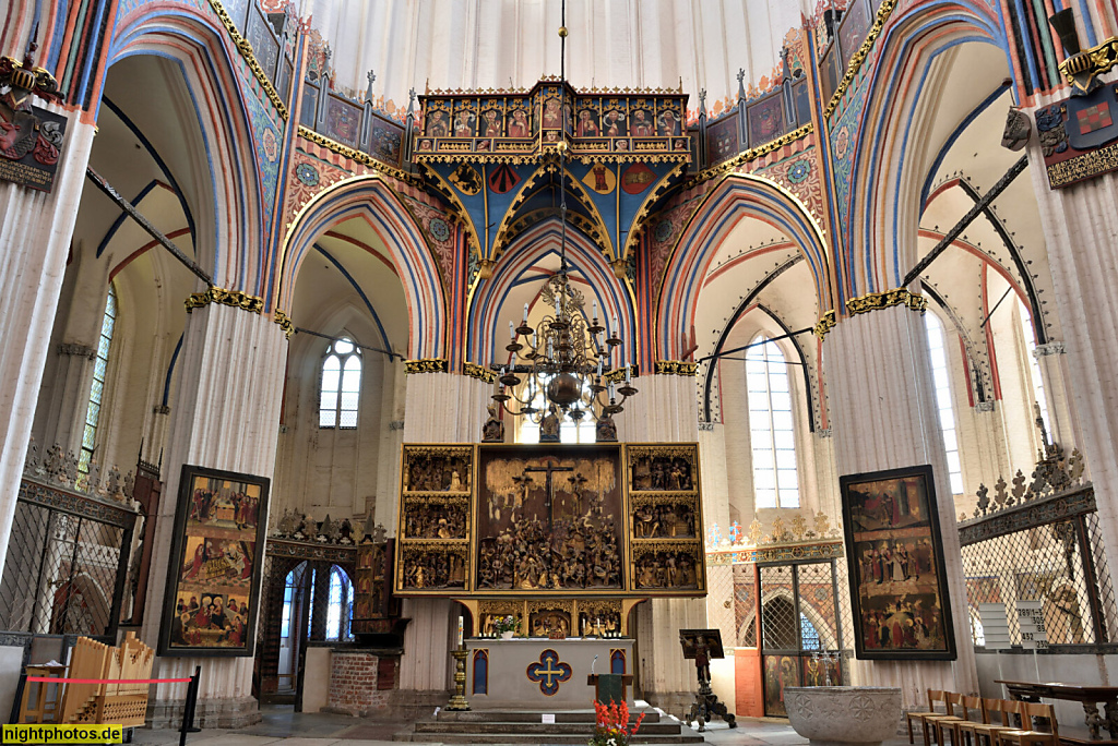 Stralsund. Altstadt. St.-Nikolai-Kirche erbaut 1270-1350. Altarraum mit Hochaltar erschaffen 1480 in Stralsund