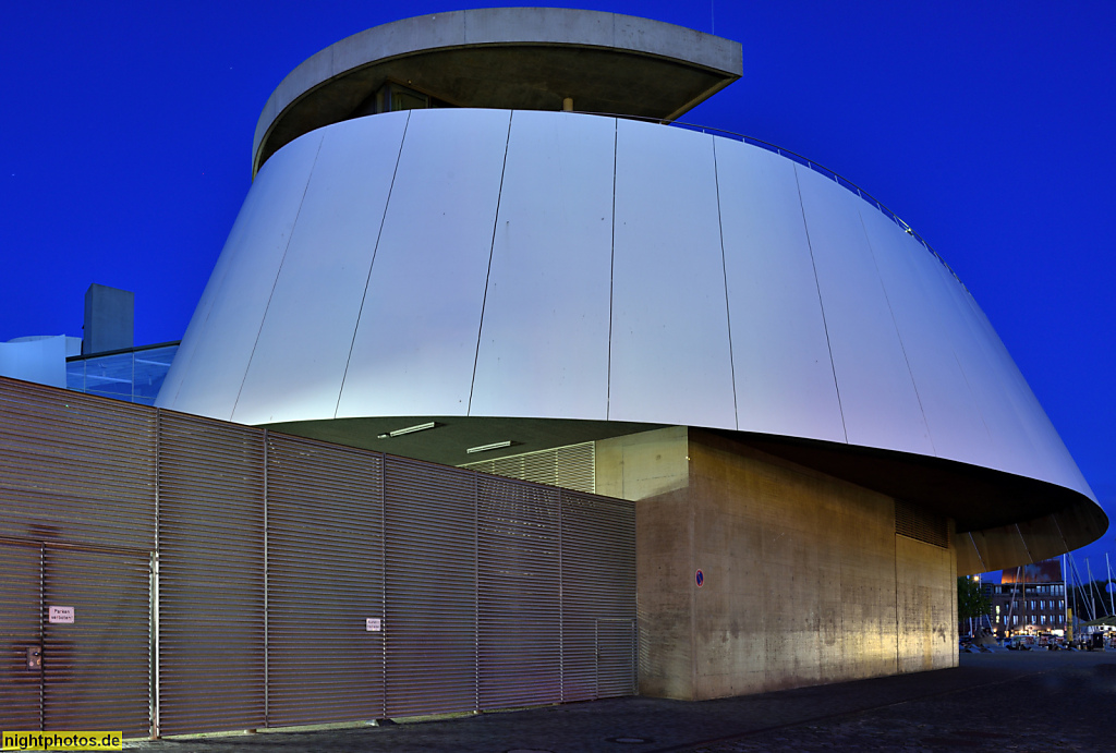 Stralsund. Hafen. Ozeaneum erbaut 2008 von Elke Reichel und Peter Schlaier des Architekturbüros Behnisch und Partner