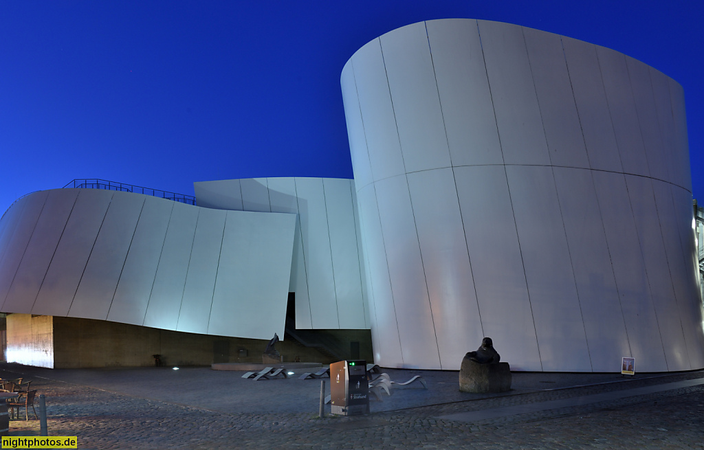 Stralsund. Hafen. Ozeaneum erbaut 2008 von Elke Reichel und Peter Schlaier des Architekturbüros Behnisch und Partner