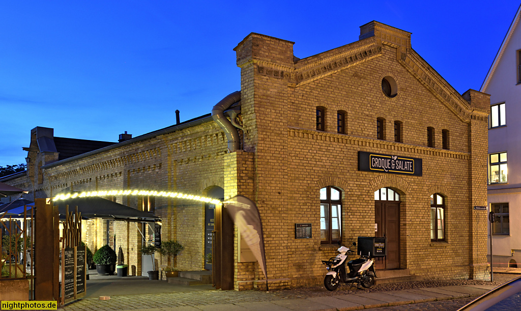 Stralsund. Restaurant 'Croque und Salate'. Backsteinhaus erbaut 1872 als Pferdestall. Mühlenstrasse 10 Ecke Mönchstrasse