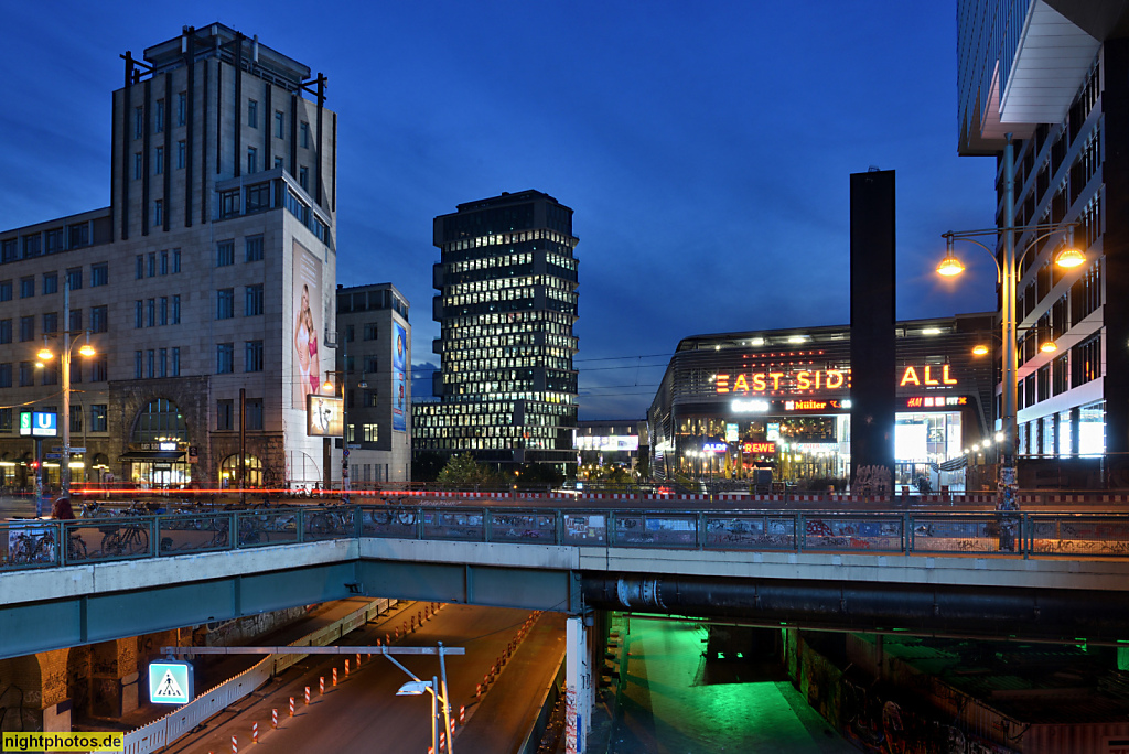 Berlin Friedrichshain. Stream Tower erbaut 2019-2022 von Gewers Pudewill. East Side Mall erbaut 2014-2018 von UNStudio und Aukett und Heese am Bahnhof Warschauer Strasse und Tamara-Danz-Strasse