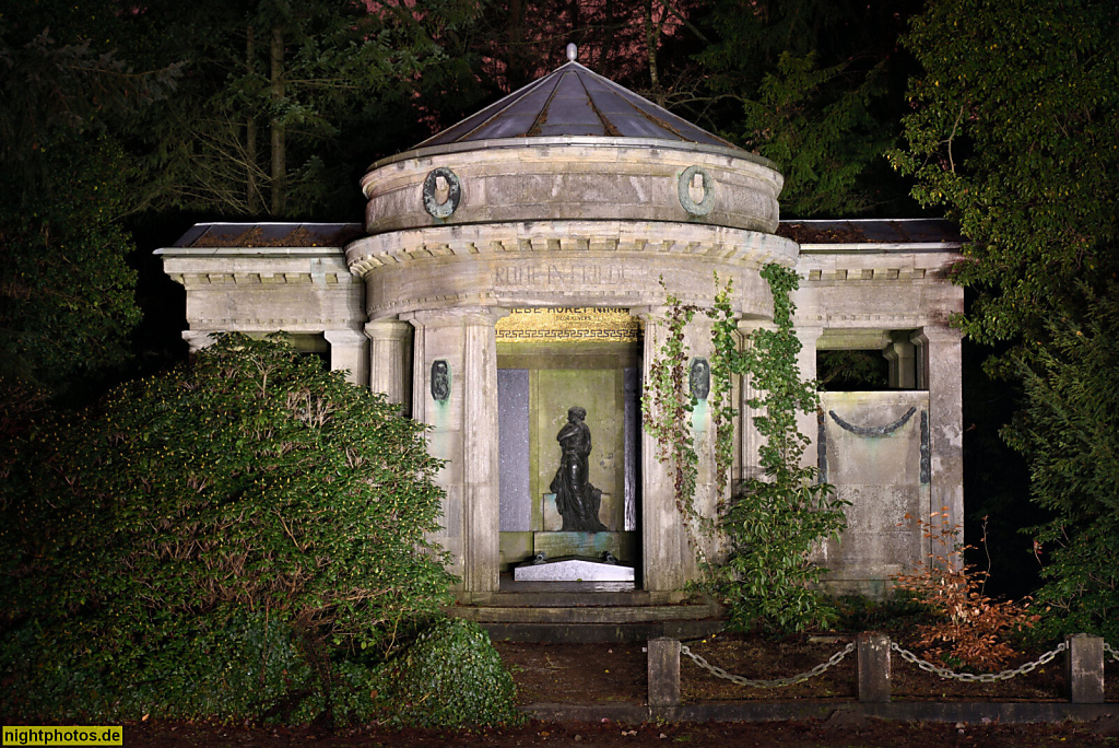 Stahnsdorf. Südwestkirchhof. Grabmal Grabkapelle