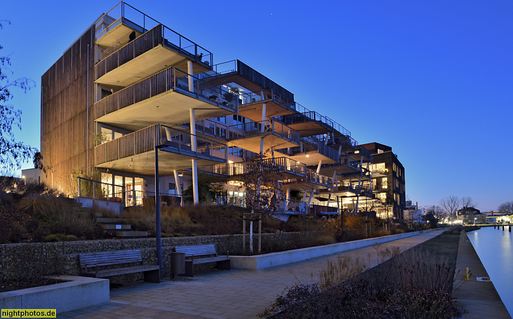 Berlin Grünau. Wohnhaus erbaut 2020-2022 als Haus 2 des Projekts 'Buwog The View' von Love architecture and urbanism. An der Dahme 3